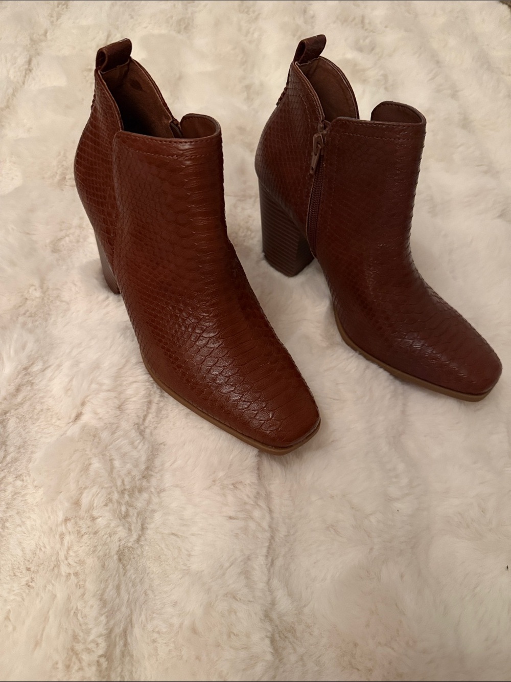 W shoes Sunstone heels